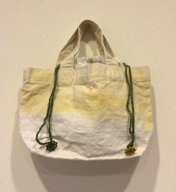 玉ねぎ染めのキャンバストートバッグ（ブローチ付き） 5枚目の画像