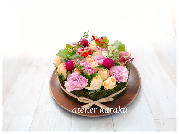 【生花】フラワーケーキ 季節のお任せ花材 ギフトフラワー 2枚目の画像