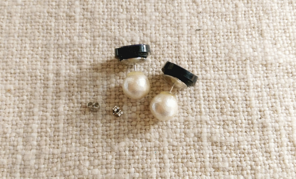 アンティークボタンのピアス(navybutton×cottonpearl)no.8 3枚目の画像