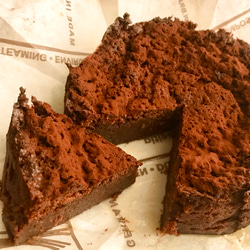 【次回5/3発送〜】フランス製ショコラで作るガトーショコラ(M)★小麦不使用★フランス風チョコレートケーキ 1枚目の画像