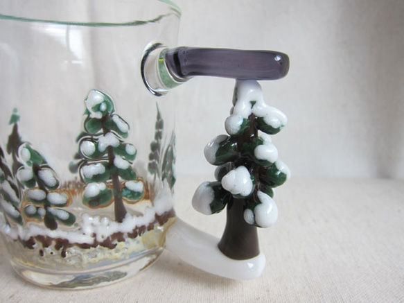 耐熱ガラスのマグカップ　冬の森 3枚目の画像