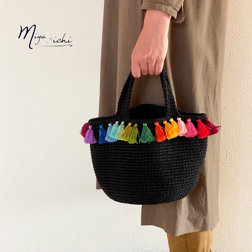 ブラック タッセル付き WOVEN かごバッグ