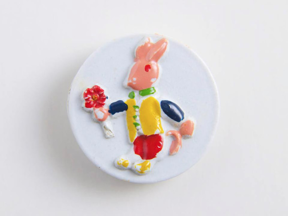 ヴィンテージボタン　白ウサギ ~ Made in Italy 1枚目の画像
