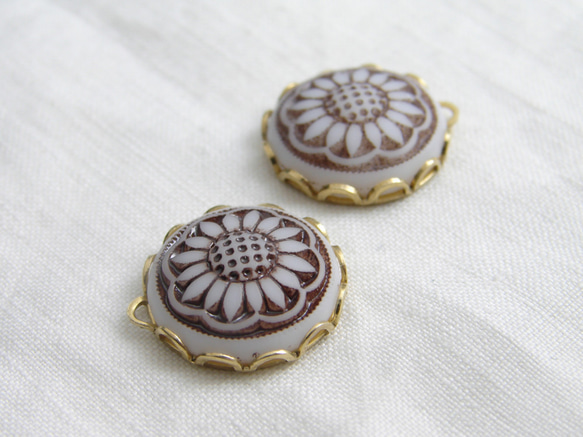 ひまわり ~ Flower Cabochon ~ ブラウン ~ 西ドイツビンテージ 1枚目の画像