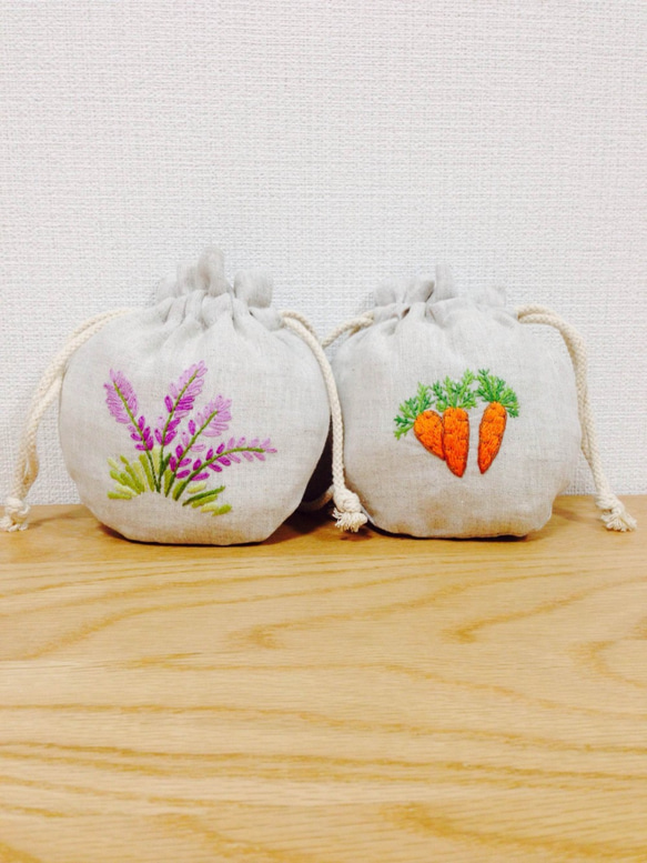 2 小銭入れの手刺繍 1枚目の画像