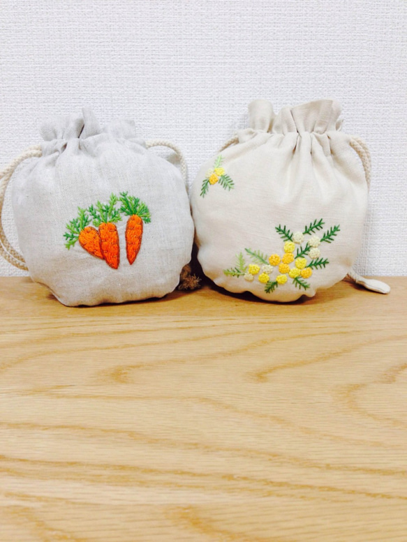 2 小銭入れの手刺繍 1枚目の画像