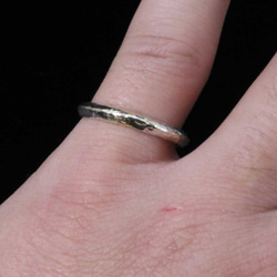 指輪 メンズ レディース : 三角 丸 鎚目 リング 3mm幅 K18 シルバー 8～27号 シンプル ペアリング 5枚目の画像