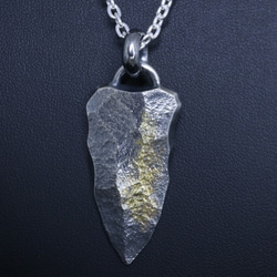 ネックレス メンズ : K18 シルバー 岩石 矢尻 ペンダントトップ 燻し