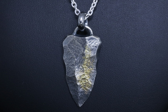 ネックレス メンズ : K18 シルバー 岩石 矢尻 ペンダントトップ 燻し