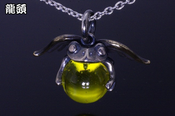ペンダント メンズ レディース : 天使 蛙 玉 シルバー ペンダントトップ （Yellow Glass） お守り 2枚目の画像