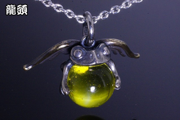 ペンダント メンズ レディース : 天使 蛙 玉 シルバー ペンダントトップ （Yellow Glass） お守り 5枚目の画像
