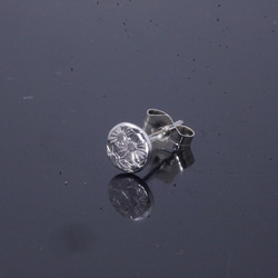 ピアス メンズ レディース: 小花 鎚目 槌目 ピアス 1ヶ シルバー イヤリング 片耳 シングル シンプル 3枚目の画像