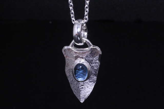 ペンダント ネックレス メンズ : 岩石 矢尻 ペンダントトップ 石付 鏃 矢じり