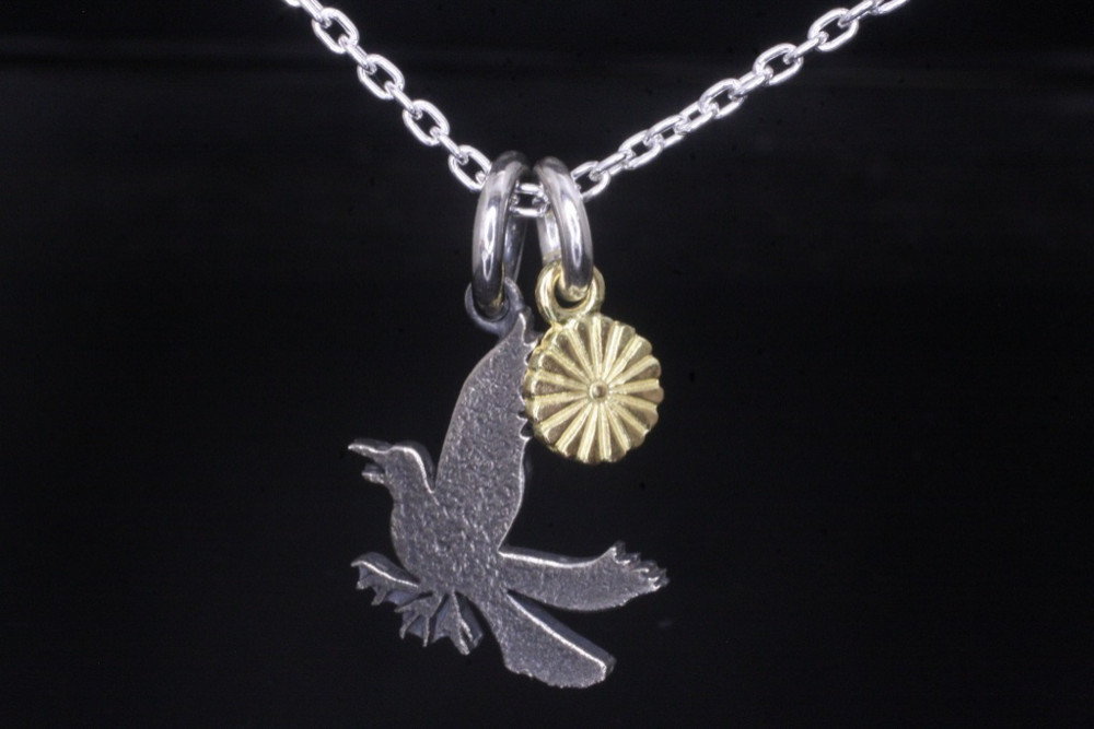 かうす工場 廃盤品 ネックレストップ 牡丹 初烏 シルバー 八咫烏 □ かすう工房 ネックレス トップ 廃盤 牡丹 初烏 シルバー 八