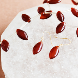 半額SALE【訳あり・選べる】なつめ風　レッドアゲート　大粒マーキス　サージカルステンレスフックピアス 3枚目の画像