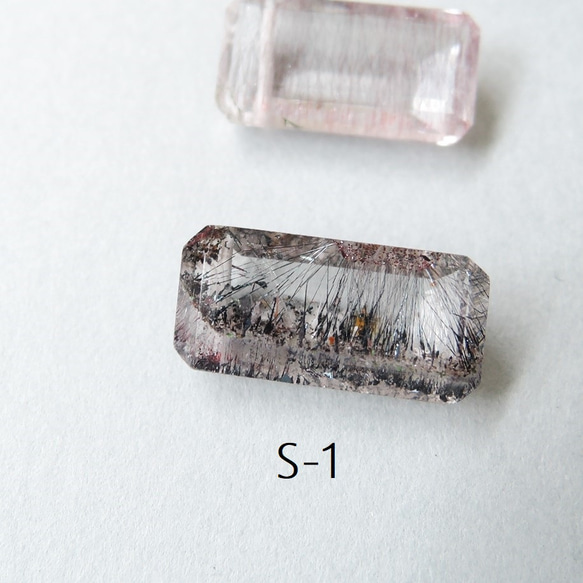 【S系列】Elestial石英趣味造型寶石項鍊，約40厘米，醫用級不銹鋼 第4張的照片