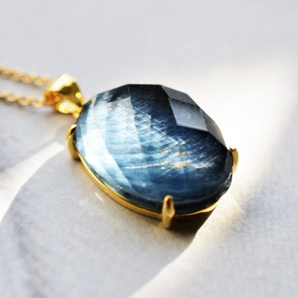 【限定数のみ・大粒】ブルーベルベットの輝き　天然　ブルータイガーアイ　クリスタル　サージカルステンレス50㎝ネックレス