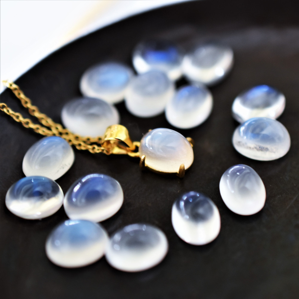 【限定数のみ】ロイヤルブルームーンストーン(ペリステライト）カボション　サージカルステンレスネックレス40cm