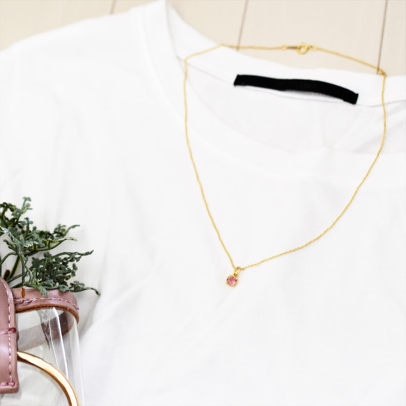 【残り9・濃い色】宝石用ルース　ハニーピンクカラー　ピンクトルマリン　ラウンド枠留め　サージカルステンレスネックレス 5枚目の画像