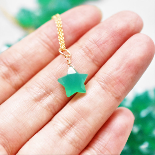 オーストラリアンシヴァアイシェルグリーンカルセドニーネックレストップ14kgf オーストラリアンシヴァアイシェルグリーンカルセドニー