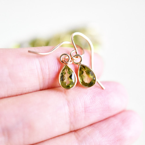 イヤリング変更可・限定数のみ】宝石質 ペリドット ペアジェムフレーム  