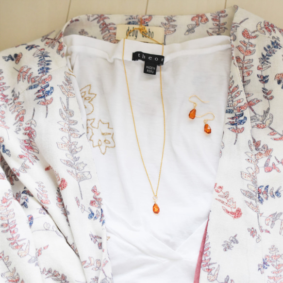 【限定数のみ・Sサイズ】バルト海産　天然　アンバー(琥珀）　タンブル　カケラ　サージカルステンレスピアス 5枚目の画像