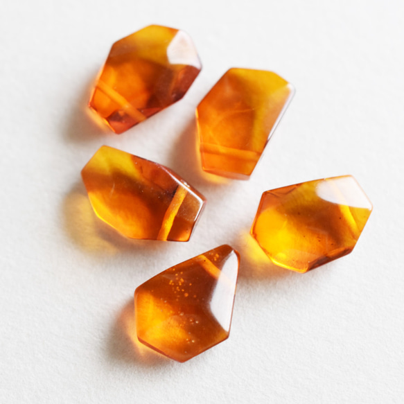 特集掲載【L大粒サイズ】バルト海産　紅茶カラー　アンバー(琥珀）　カケラ　サージカルステンレスチェーンネックレス40cm 8枚目の画像