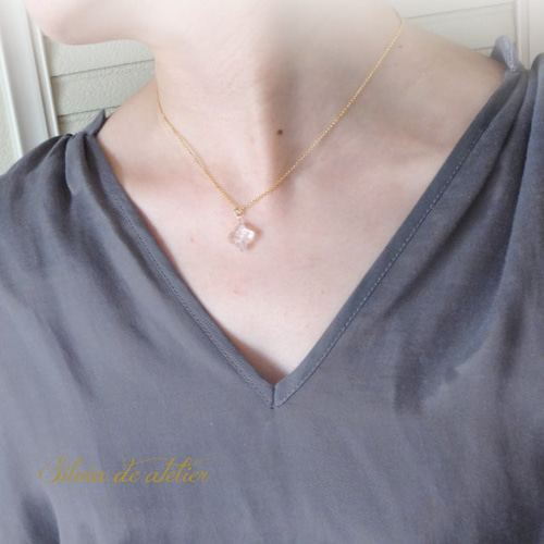 半額SALE【残り5】マダガスカル産 ローズクォーツ フラワーカービング  