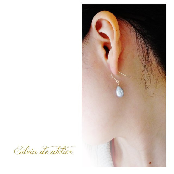 &lt;耳環可更換/顏色選擇&gt; 大號淡水珍珠水滴耳環（白、銀、金） 第7張的照片