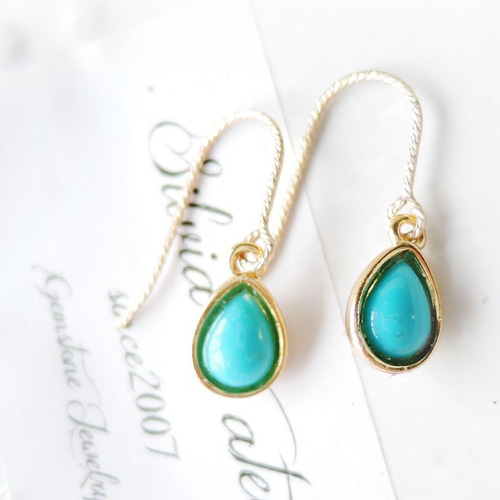 特集掲載【イヤリング変更可】天然ブルーターコイズ カボション