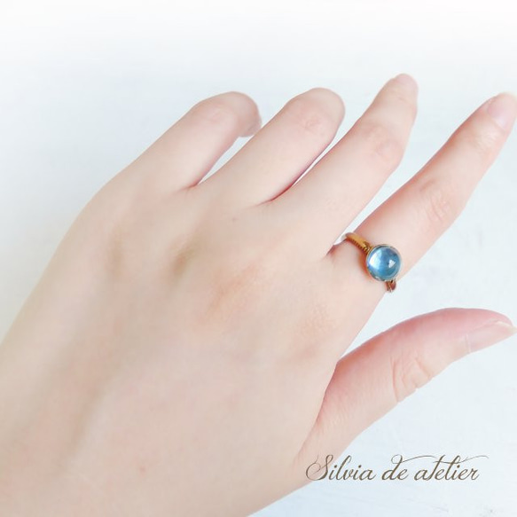 [剩餘 4 個，一種尺寸適合所有] 8mm 圓形凸圓形高品質藍色托帕石 24K 鍍戒指（戒指） 第5張的照片