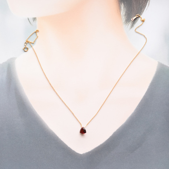 特集掲載【限定数のみ】モザンビークガーネット　トライアングルジェムカット　サージカルステンレスネックレス約40cm 5枚目の画像