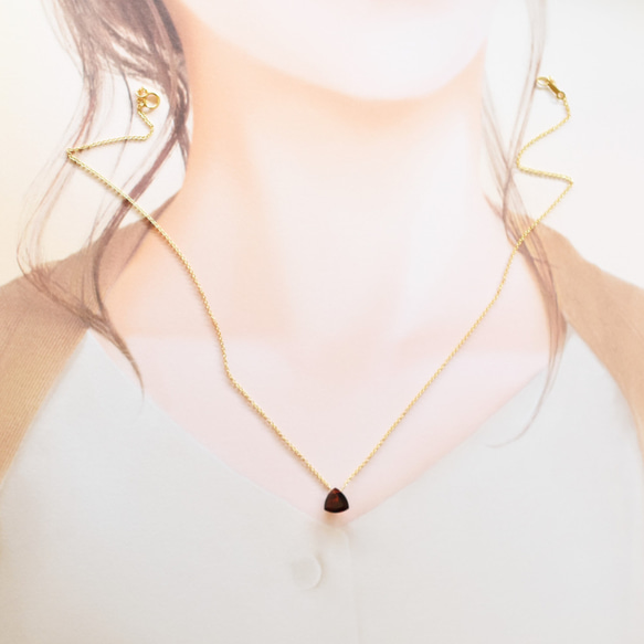 特集掲載【限定数のみ】モザンビークガーネット　トライアングルジェムカット　サージカルステンレスネックレス約40cm 6枚目の画像