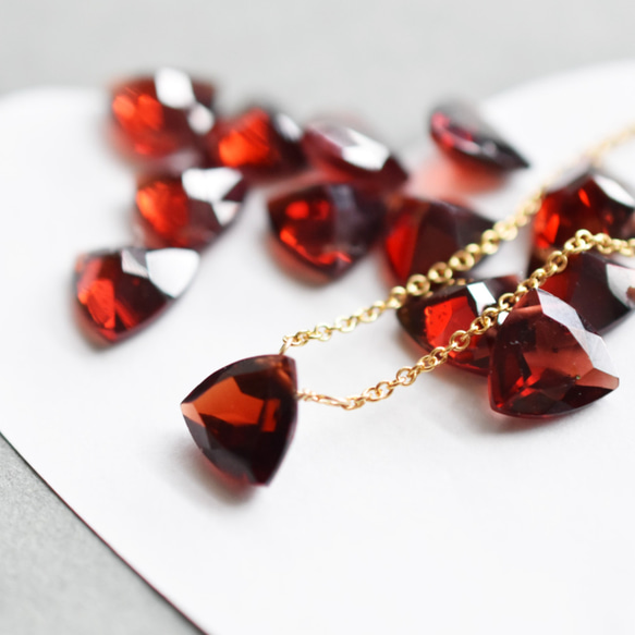 特集掲載【限定数のみ】モザンビークガーネット　トライアングルジェムカット　サージカルステンレスネックレス約40cm 7枚目の画像