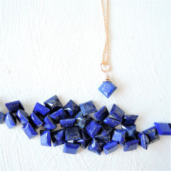【人気再入荷】夜空から零れる　ラピスラズリ　プリンセスカット　サージカルステンレス約40cmチェーンネックレス 2枚目の画像
