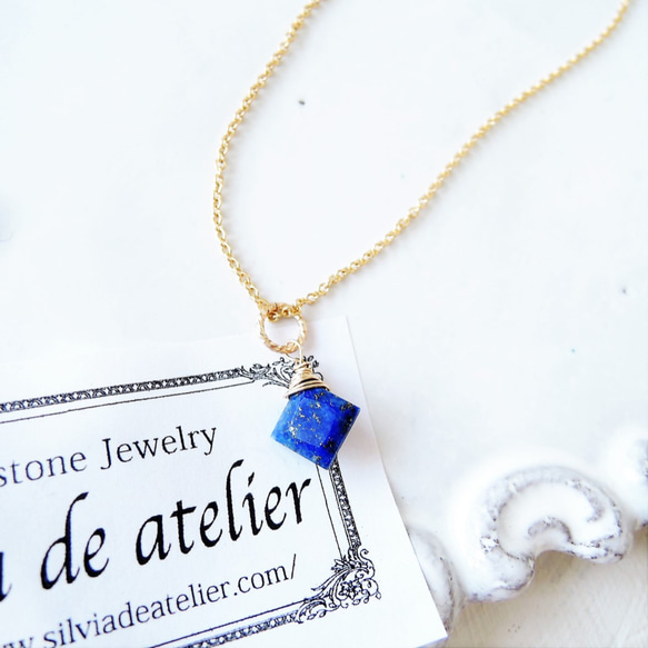 【人気再入荷】夜空から零れる　ラピスラズリ　プリンセスカット　サージカルステンレス約40cmチェーンネックレス 3枚目の画像