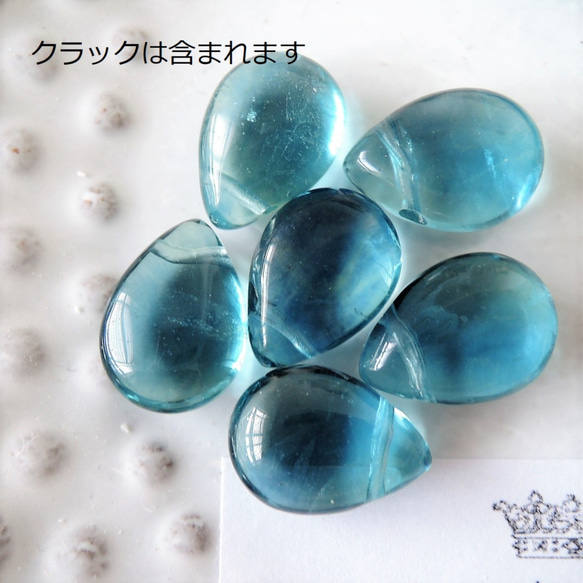 【數量有限 - 耳環可更換】大號藍色螢石梨形樹脂夾式耳環 第8張的照片