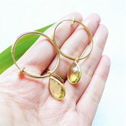 【剩餘1對可更換耳環】綠金檸檬石英大梨形金箍（鈦柱） 第4張的照片
