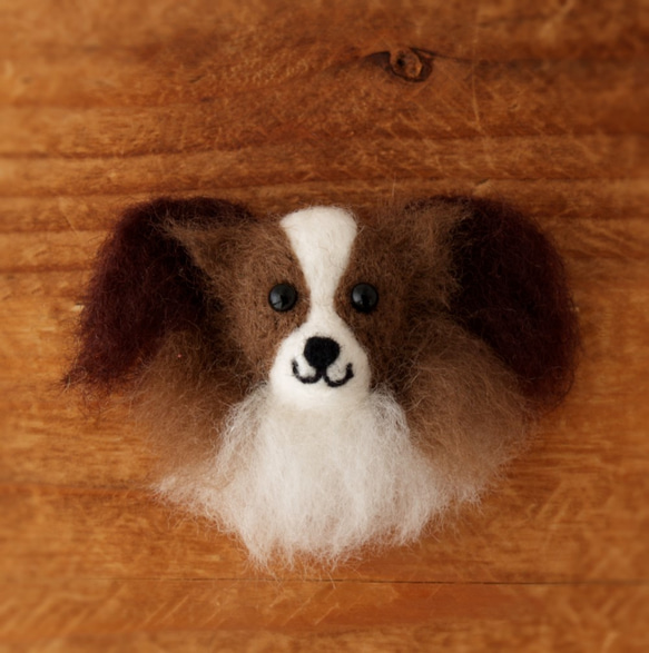 【訂做】毛氈徽章蝴蝶犬（深棕色） 第1張的照片