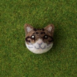 【Jさまご予約品】フェルティングピンバッチ・セミオーダー二匹の猫 3枚目の画像