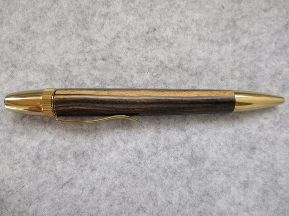 斑入り黒檀(ブラック＆ホワイトエボニー)　ガラスコート仕上げ　回転式ロングパトリオットボールペン　 2枚目の画像