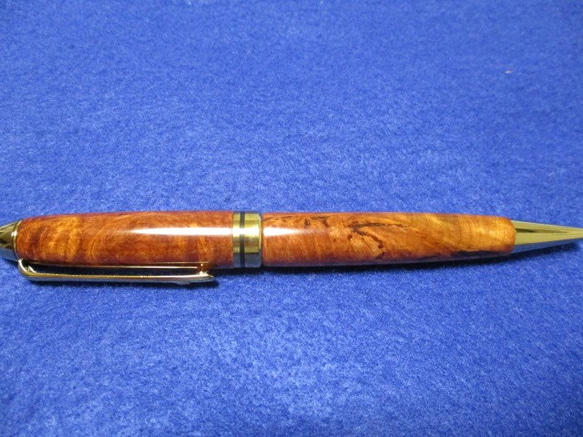 屋久杉泡瘤　ブドウ杢　ガラスコート仕上げ　回転式ヨーロピアンボールペン　　 2枚目の画像