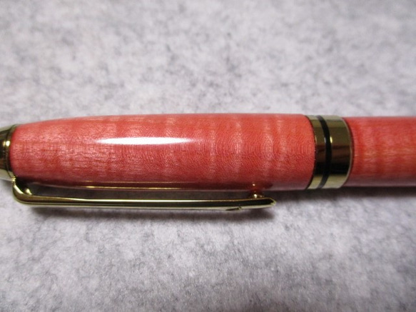 ピンクアイボリー　縮杢　回転式ヨーロピアンボールペンボールペン　希少材  　 5枚目の画像