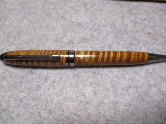 ハワイアンコア　カーリー杢　ガラスコート仕上げ　回転式ヨーロピアンボールペン　 1枚目の画像