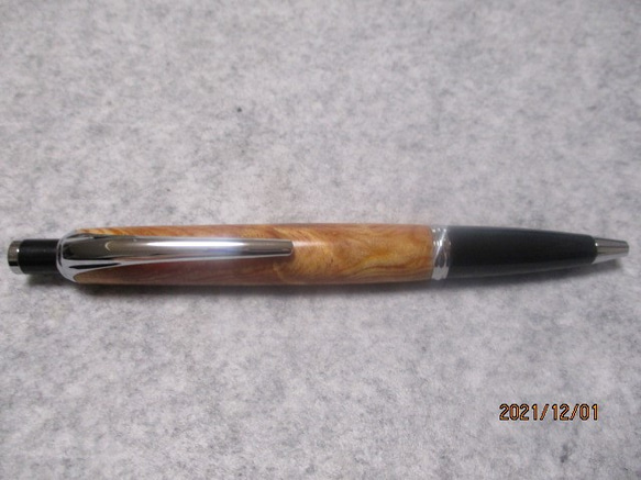 肥松(黒松)ジン　金襴杢　樹齢550年　ガラスコート仕上げ　ノック式コンプソンボールペン  希少材　 1枚目の画像