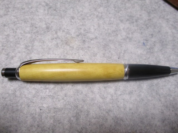 御蔵島黄楊　根杢　椿油仕上げ　ノック式コンプソンボールペン 　希少材　 3枚目の画像