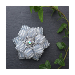 Beaded Flower Brooch (Ice Blue) 第1張的照片