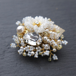 Beaded Bouquet Brooch (White) 第3張的照片