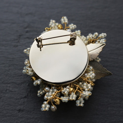 Beaded Bouquet Brooch (White) 第4張的照片