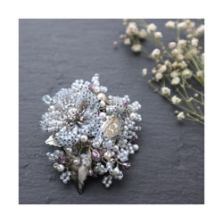 Beaded Bouquet Brooch (Ice Blue) 第1張的照片